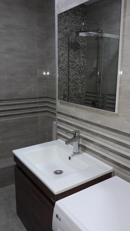 Asmati Apartment 2 Batoemi Buitenkant foto
