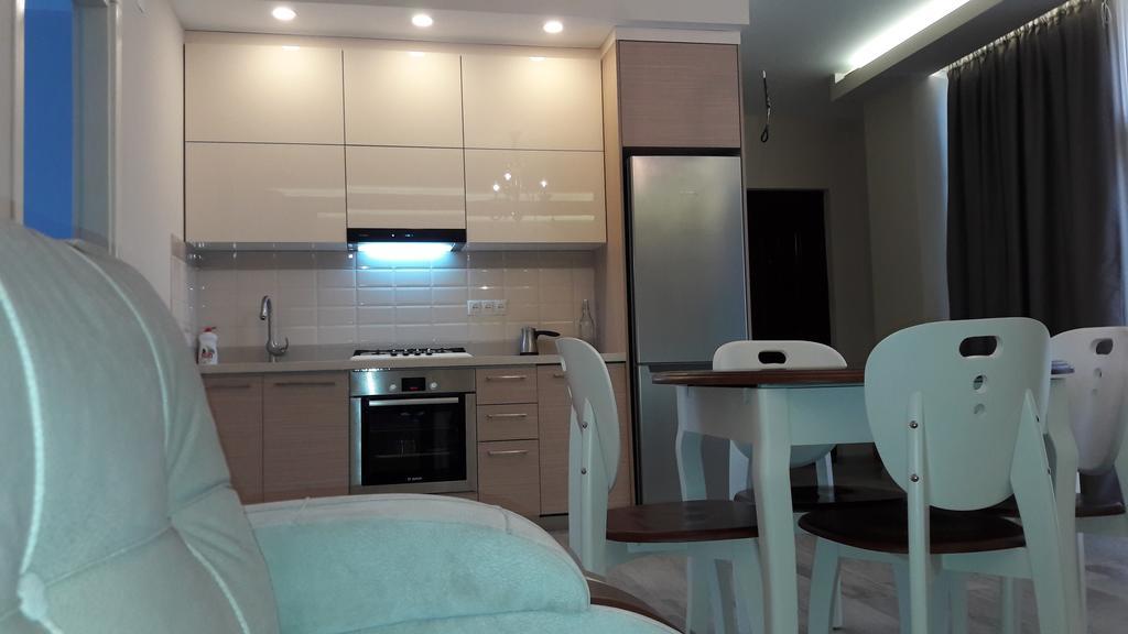 Asmati Apartment 2 Batoemi Buitenkant foto