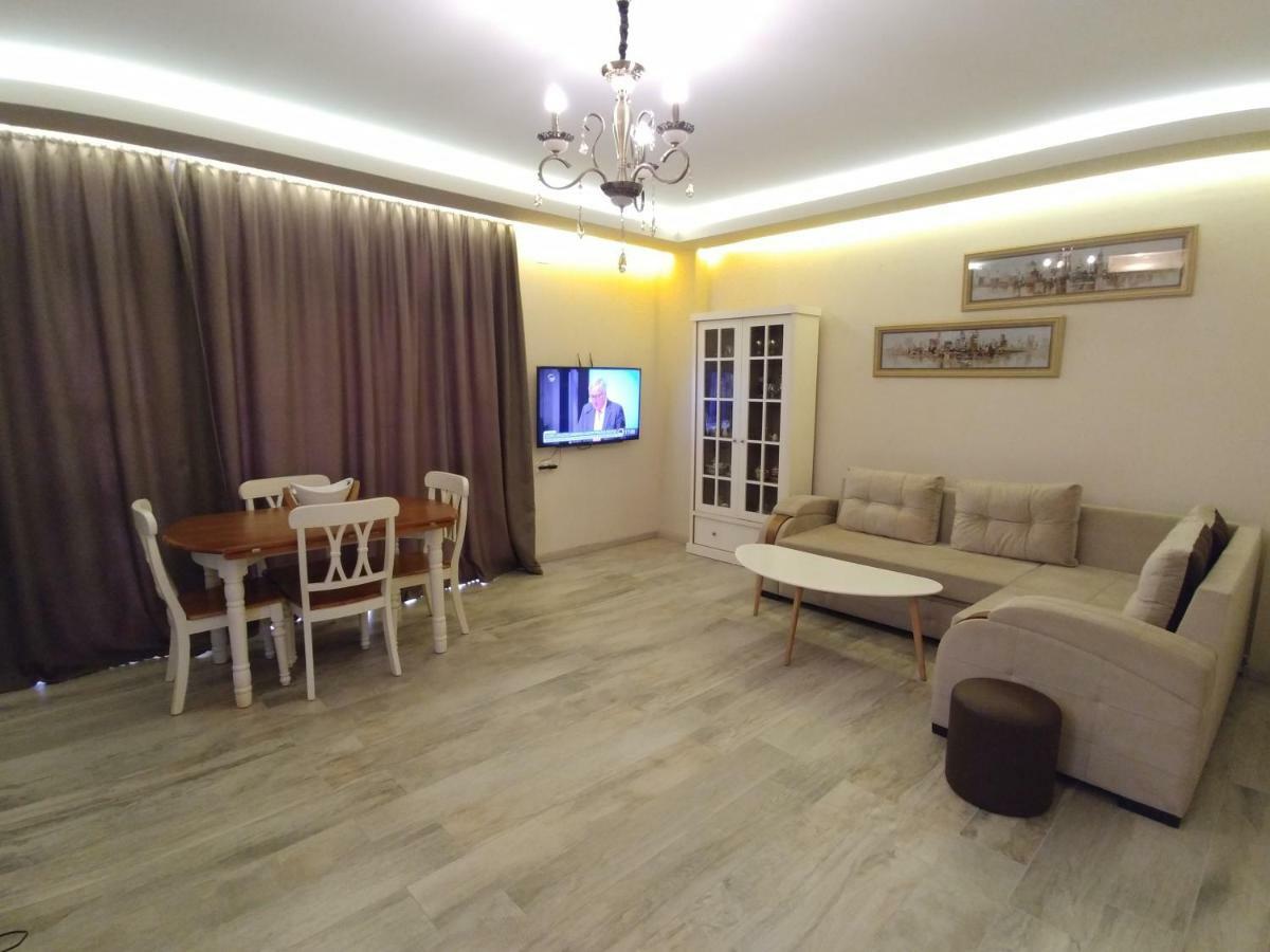 Asmati Apartment 2 Batoemi Buitenkant foto