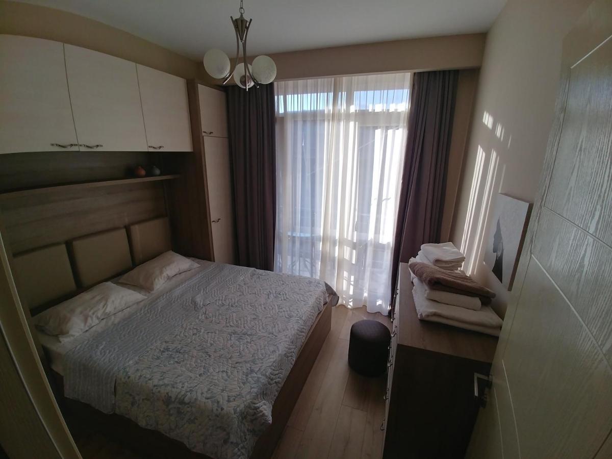 Asmati Apartment 2 Batoemi Buitenkant foto